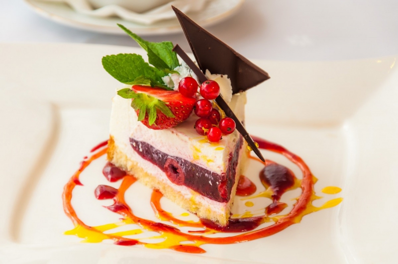 traiteur-LA GARDE-min_the_cake_dessert_eating_bun_colorful_sweet_dish_taste_cake_with_cream-941034